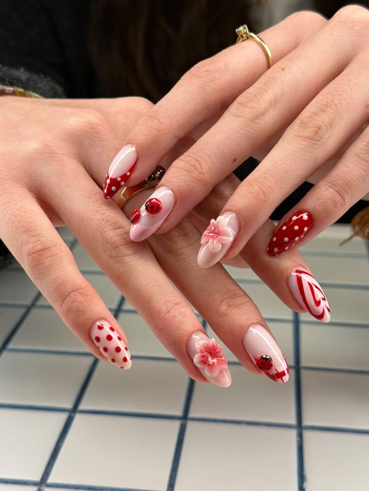 Coccinelles et fleurs 3D
