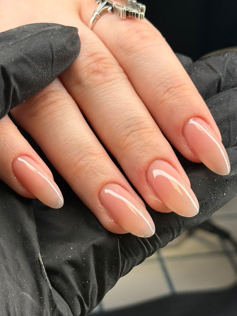 Nude long, forme amande