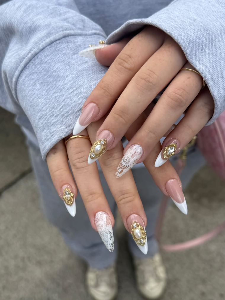 French baroque, perles et dentelle